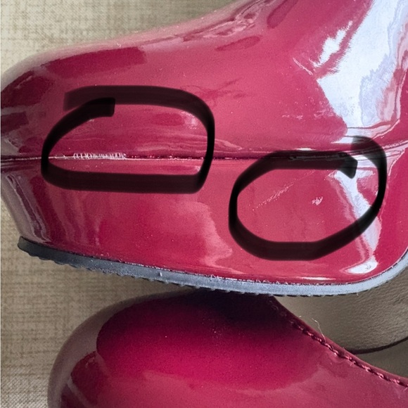Platform 5 inch burgundy heels size 8 never worn. - Picture 5 of 6